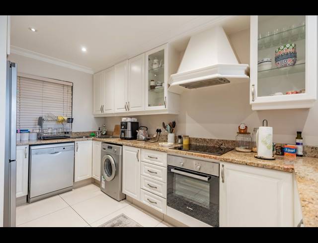 2 BEDROOM APARTMENT FOR SALE IN ESSENWOOD